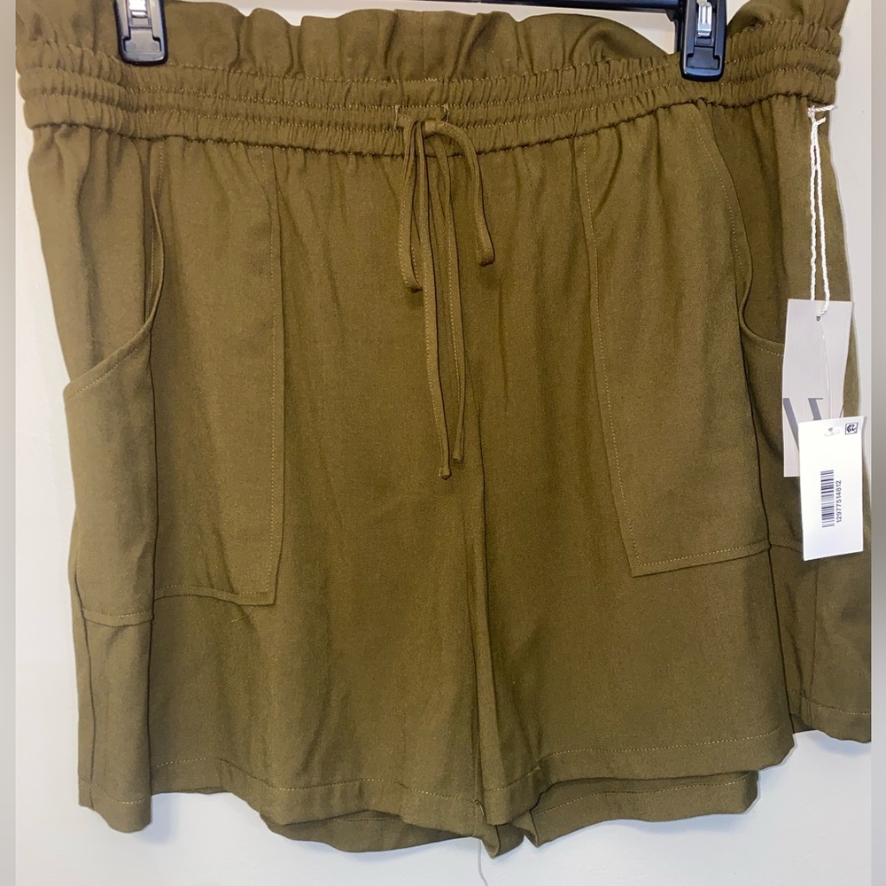 Olive green shorts size xxl 61% polyester 33% rayon 6% spandex new with tags